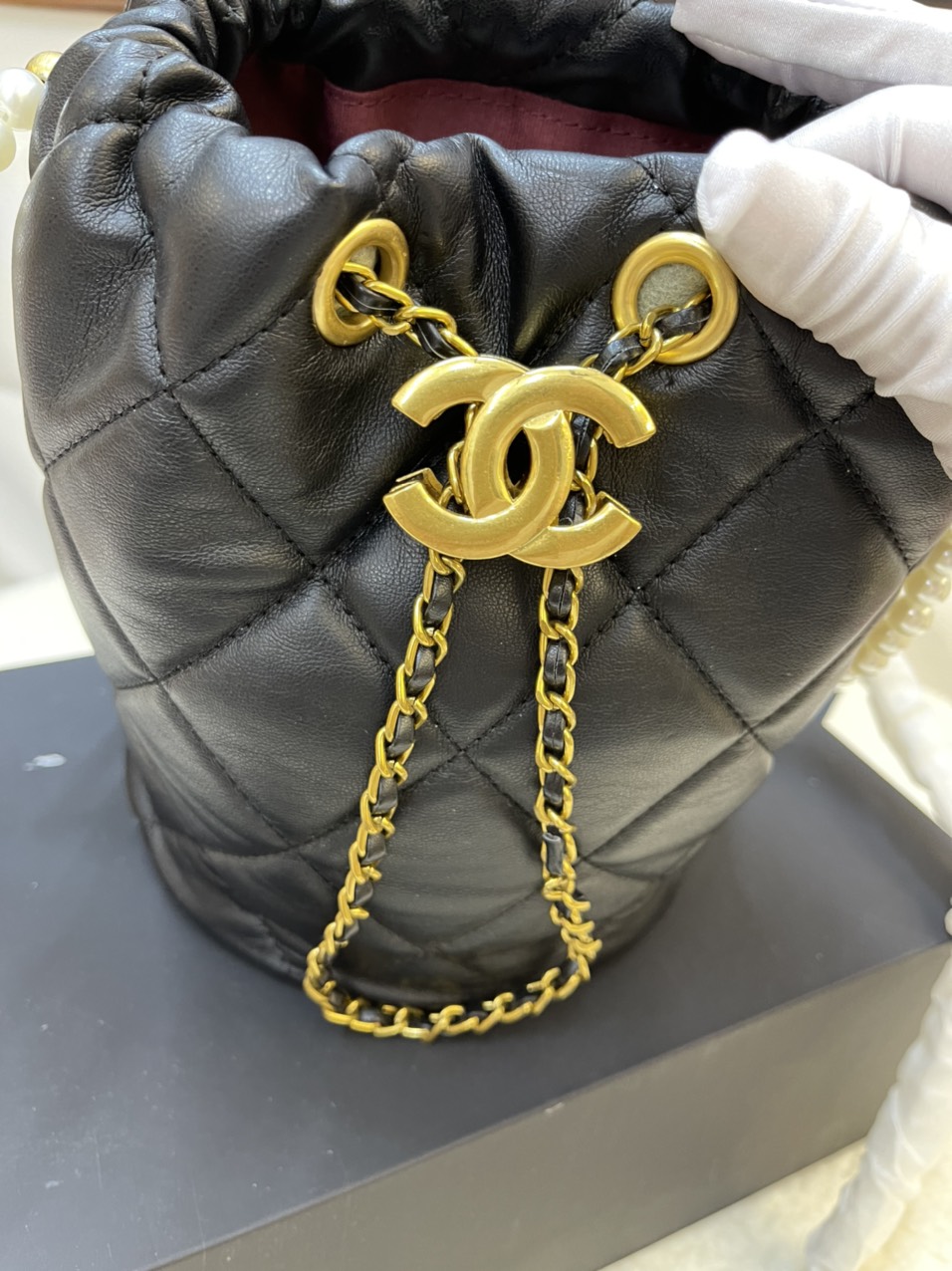 Túi Xách Chanel Drawstring Super Pearl String In Black Size 18cm